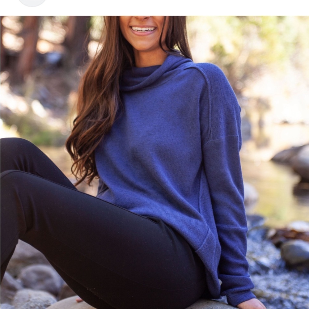 Adventura Orly cowl neck Sweatshirt twilight blue super soft Med sk0024